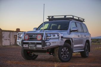 Буксировочный крюк для Toyota LC-200 - красный